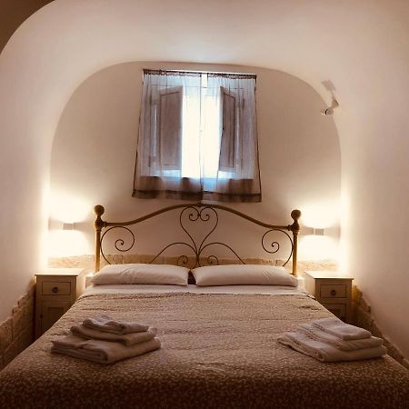 Hostal Trulli Di Zia Tata Locorotondo Exterior foto